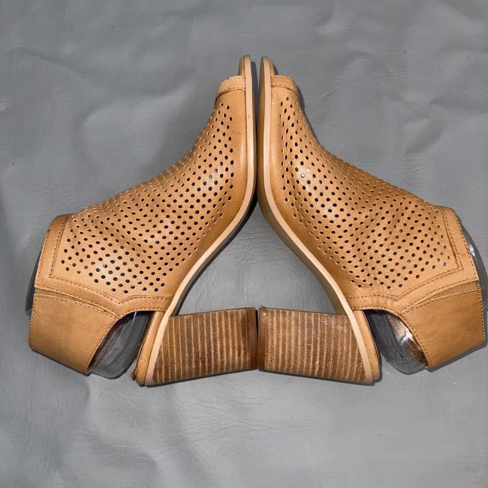 Steven Suzy Tan Perforated Leather Open‎ Toe Block Heel Ankle Booties Size 8.5B